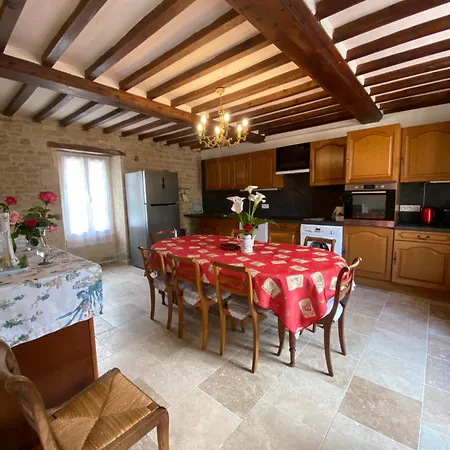 Le Camp Romain, Maison Familiale Avec Terrain Holiday home Banville